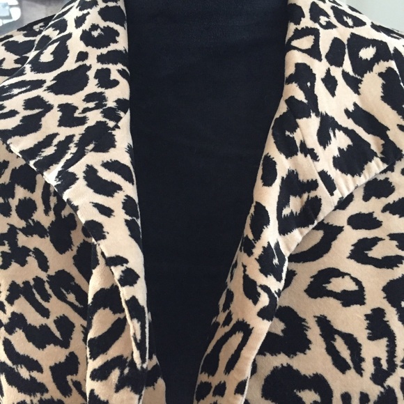 Chico’s Women’s Leopard Velveteen Jacket Size 3 - Picture 2 of 6